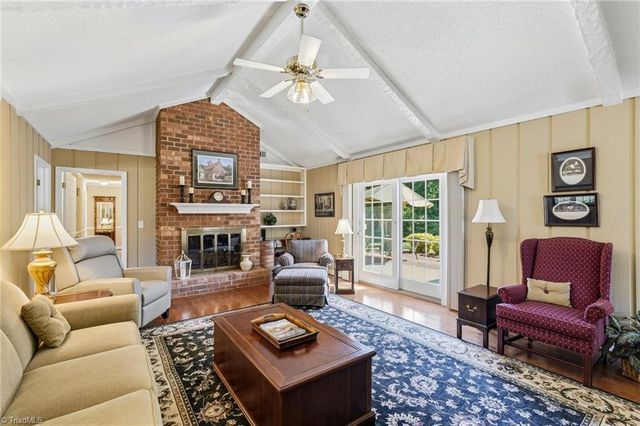 1075 Foothills Drive, Kernersville, NC 27284