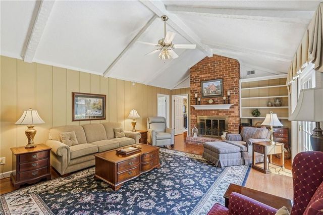 1075 Foothills Drive, Kernersville, NC 27284