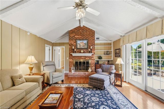 1075 Foothills Drive, Kernersville, NC 27284