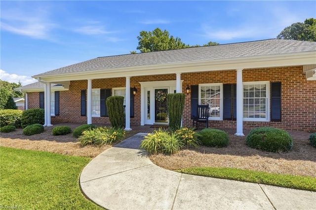 1075 Foothills Drive, Kernersville, NC 27284