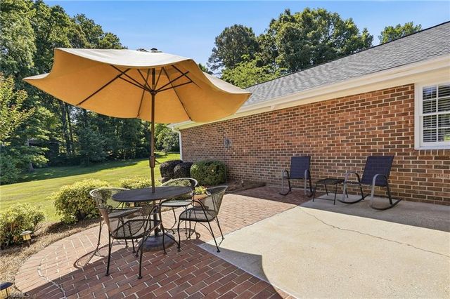 1075 Foothills Drive, Kernersville, NC 27284