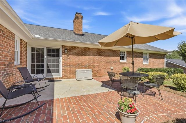 1075 Foothills Drive, Kernersville, NC 27284