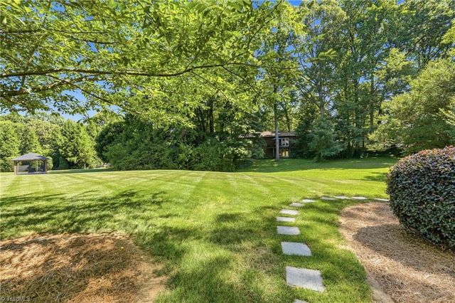 1075 Foothills Drive, Kernersville, NC 27284