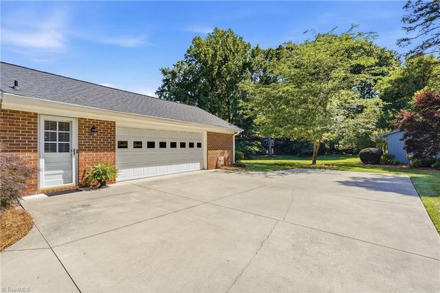 1075 Foothills Drive, Kernersville, NC 27284