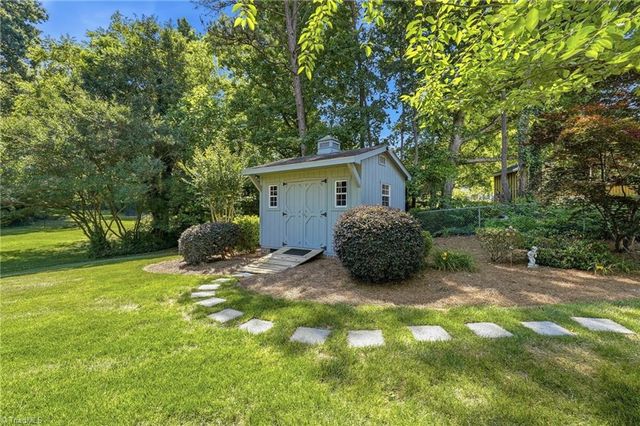 1075 Foothills Drive, Kernersville, NC 27284
