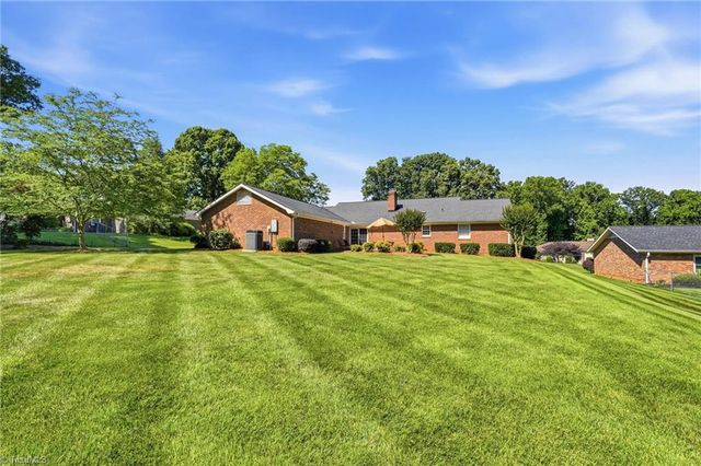 1075 Foothills Drive, Kernersville, NC 27284