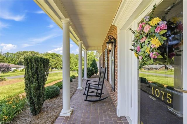 1075 Foothills Drive, Kernersville, NC 27284