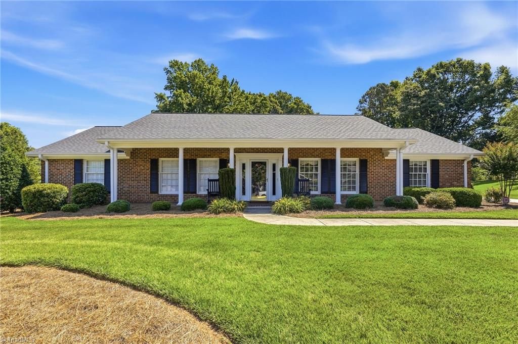 1075 Foothills Drive, Kernersville, NC 27284