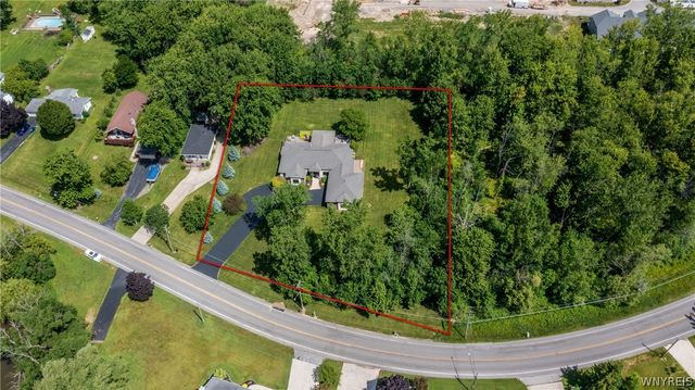 574 N Ellicott Creek Rd, Amherst, NY 14228