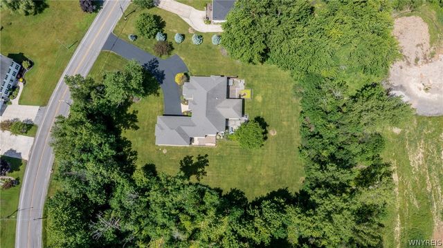 574 N Ellicott Creek Rd, Amherst, NY 14228
