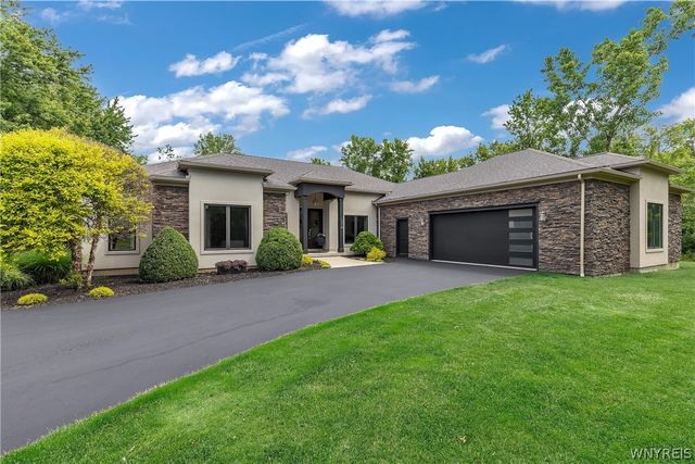574 N Ellicott Creek Rd, Amherst, NY 14228