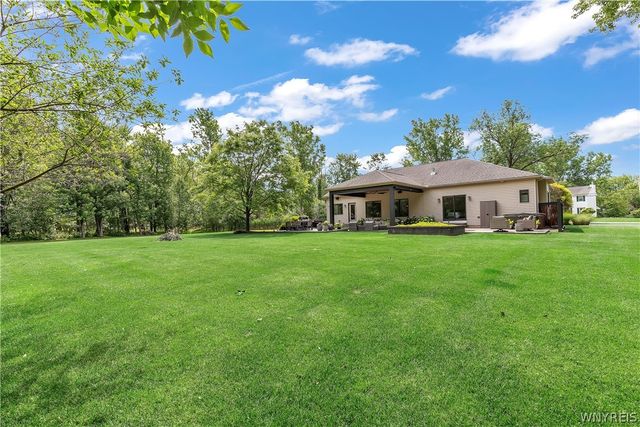 574 N Ellicott Creek Rd, Amherst, NY 14228