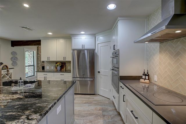 205 E Esparada DR, Georgetown, TX 78628
