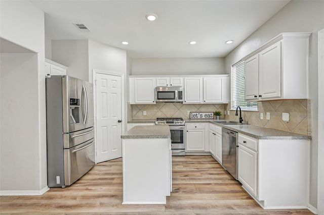 1020 Jefferson Street, Alvin, TX 77511