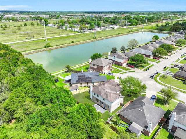 1020 Jefferson Street, Alvin, TX 77511