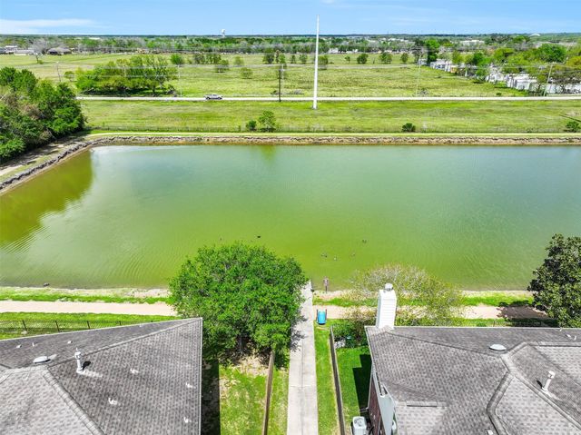 1020 Jefferson Street, Alvin, TX 77511