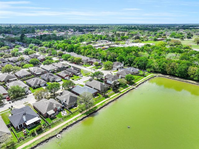 1020 Jefferson Street, Alvin, TX 77511