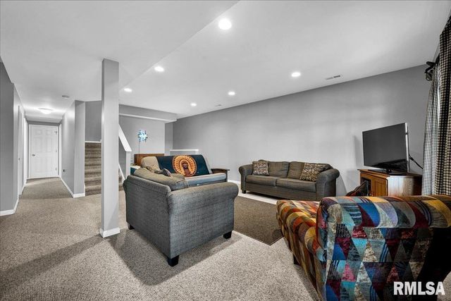 54 SHADY OAK Court, Dahinda, IL 61428