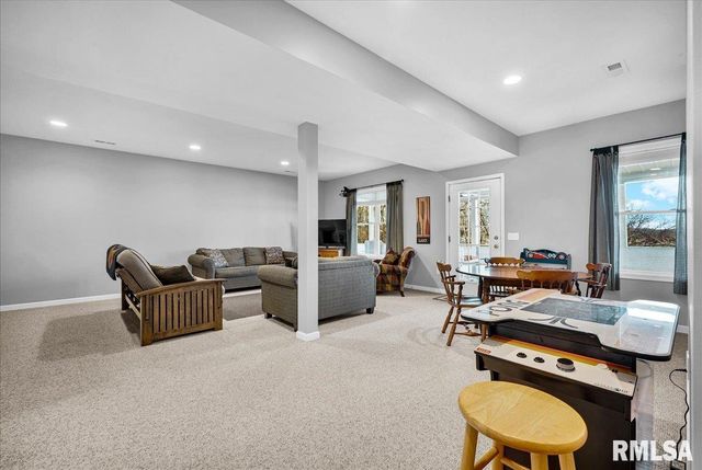 54 SHADY OAK Court, Dahinda, IL 61428