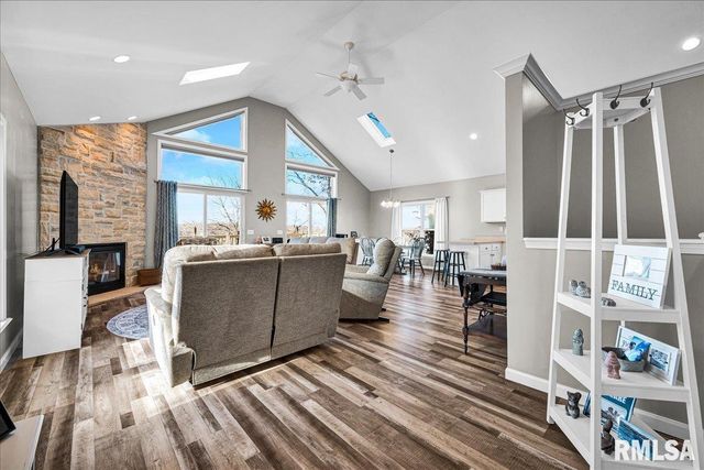 54 SHADY OAK Court, Dahinda, IL 61428