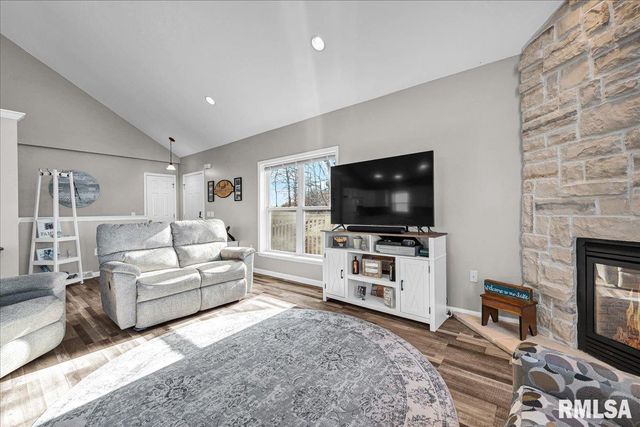 54 SHADY OAK Court, Dahinda, IL 61428