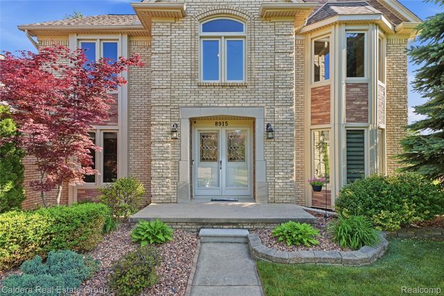 8915 Chestnut Run Drive, Shelby Charter Township, MI 48317