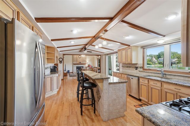 8915 Chestnut Run Drive, Shelby Charter Township, MI 48317