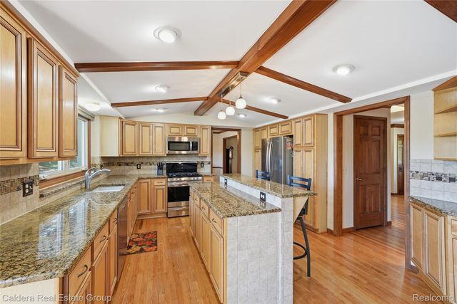 8915 Chestnut Run Drive, Shelby Charter Township, MI 48317
