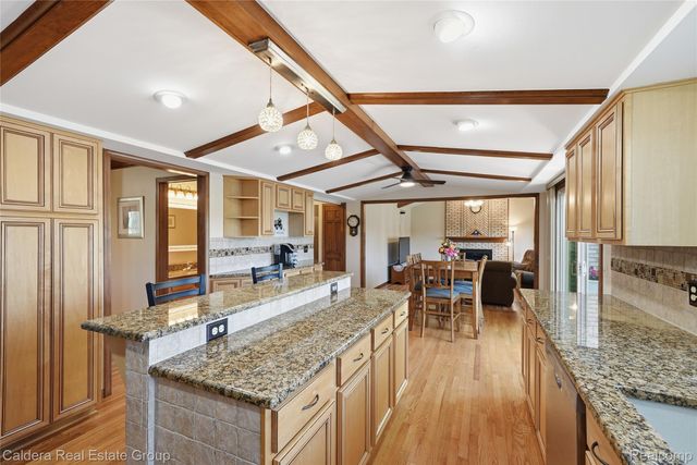 8915 Chestnut Run Drive, Shelby Charter Township, MI 48317