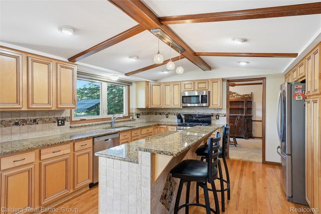 8915 Chestnut Run Drive, Shelby Charter Township, MI 48317