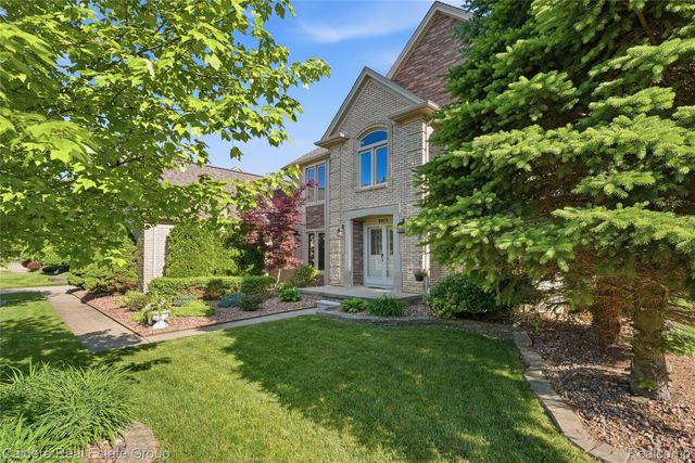 8915 Chestnut Run Drive, Shelby Charter Township, MI 48317