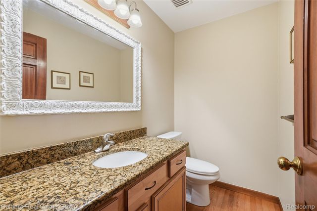 8915 Chestnut Run Drive, Shelby Charter Township, MI 48317