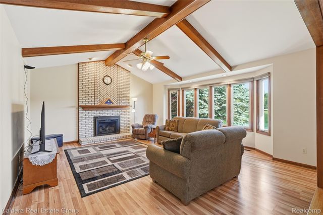 8915 Chestnut Run Drive, Shelby Charter Township, MI 48317
