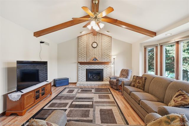 8915 Chestnut Run Drive, Shelby Charter Township, MI 48317