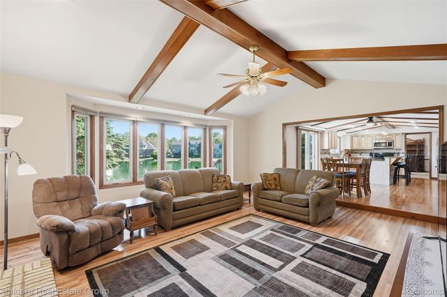 8915 Chestnut Run Drive, Shelby Charter Township, MI 48317