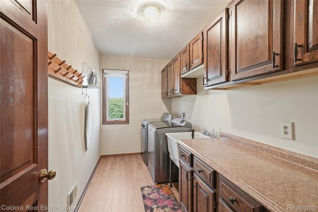 8915 Chestnut Run Drive, Shelby Charter Township, MI 48317