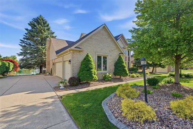 8915 Chestnut Run Drive, Shelby Charter Township, MI 48317