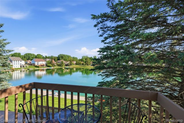 8915 Chestnut Run Drive, Shelby Charter Township, MI 48317