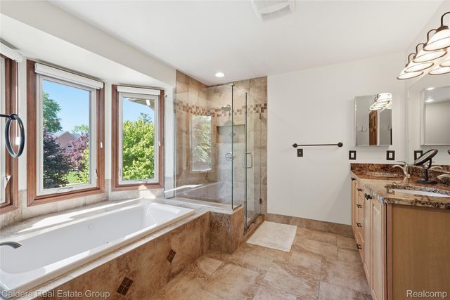 8915 Chestnut Run Drive, Shelby Charter Township, MI 48317