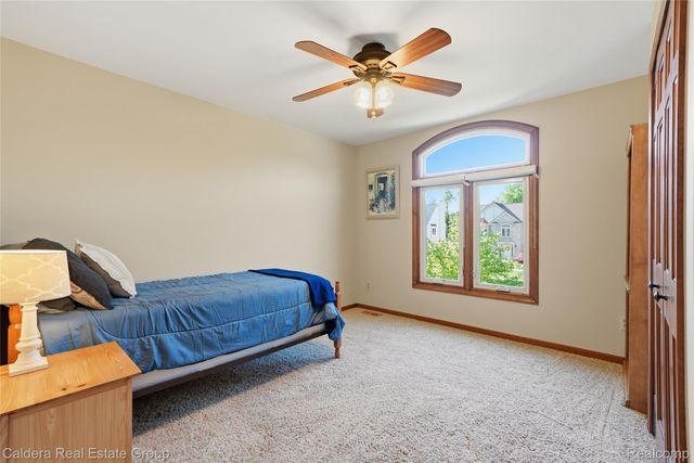 8915 Chestnut Run Drive, Shelby Charter Township, MI 48317