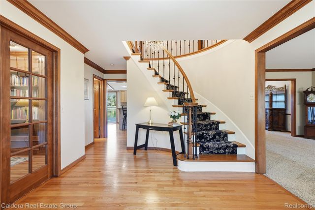 8915 Chestnut Run Drive, Shelby Charter Township, MI 48317