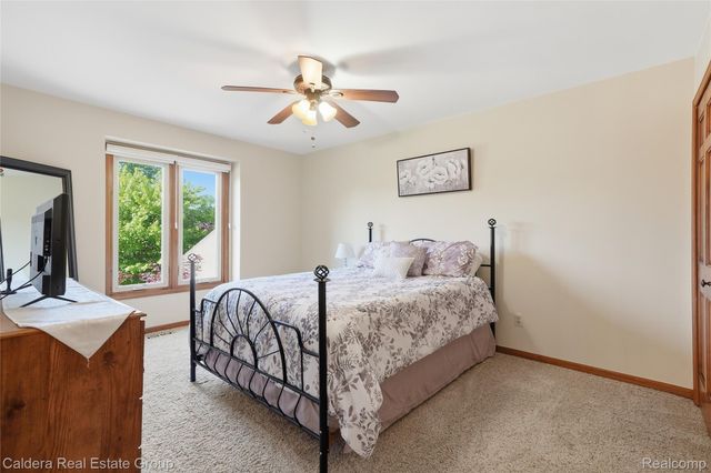 8915 Chestnut Run Drive, Shelby Charter Township, MI 48317