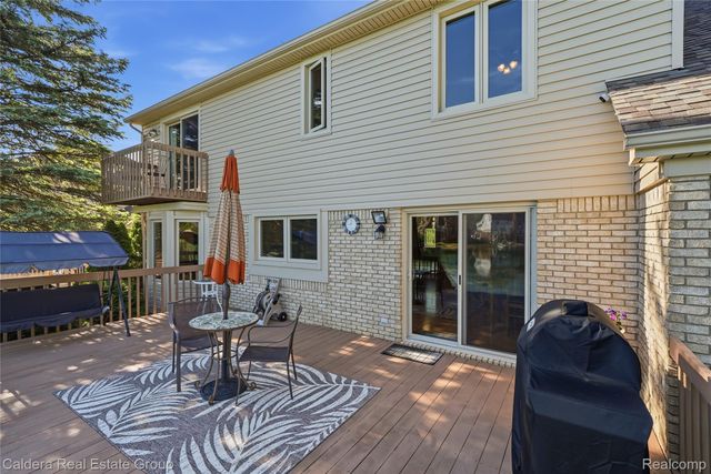 8915 Chestnut Run Drive, Shelby Charter Township, MI 48317