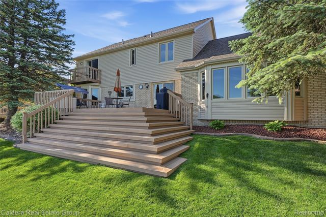 8915 Chestnut Run Drive, Shelby Charter Township, MI 48317