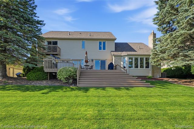 8915 Chestnut Run Drive, Shelby Charter Township, MI 48317