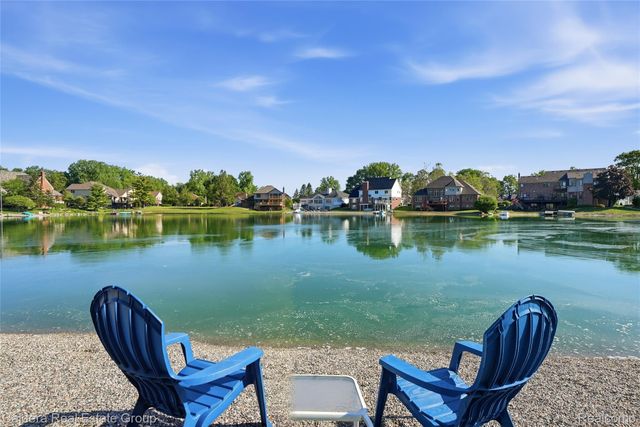 8915 Chestnut Run Drive, Shelby Charter Township, MI 48317