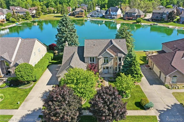 8915 Chestnut Run Drive, Shelby Charter Township, MI 48317