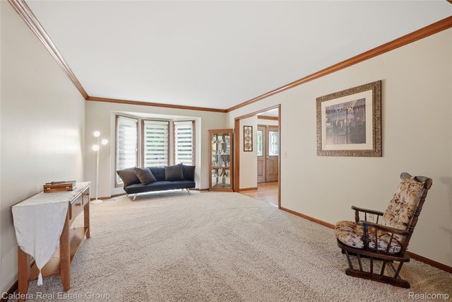 8915 Chestnut Run Drive, Shelby Charter Township, MI 48317
