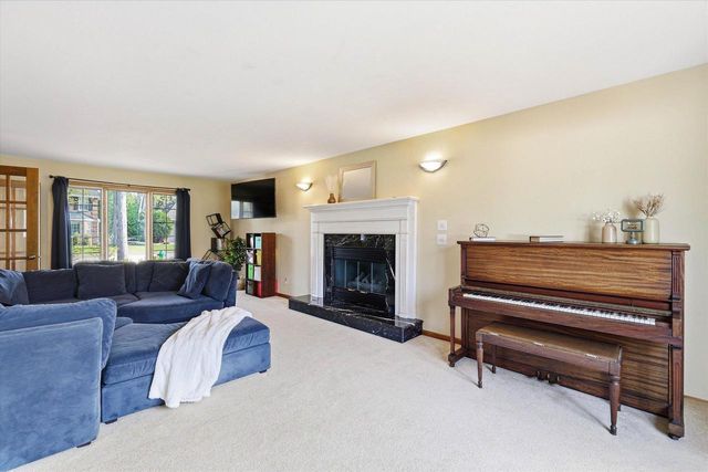 917 E KRAMER LANE, Appleton, WI 54915
