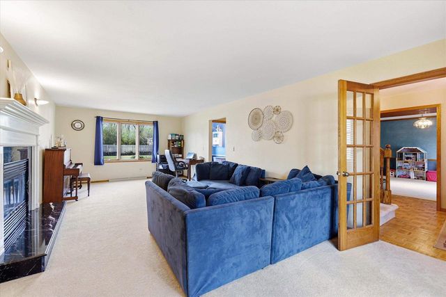 917 E KRAMER LANE, Appleton, WI 54915